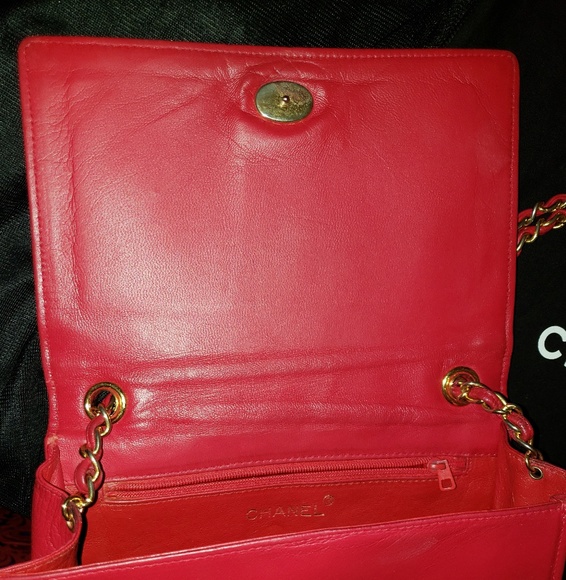 Sold in Consignment!! Chanel Vintage Red - Picture 2 of 8